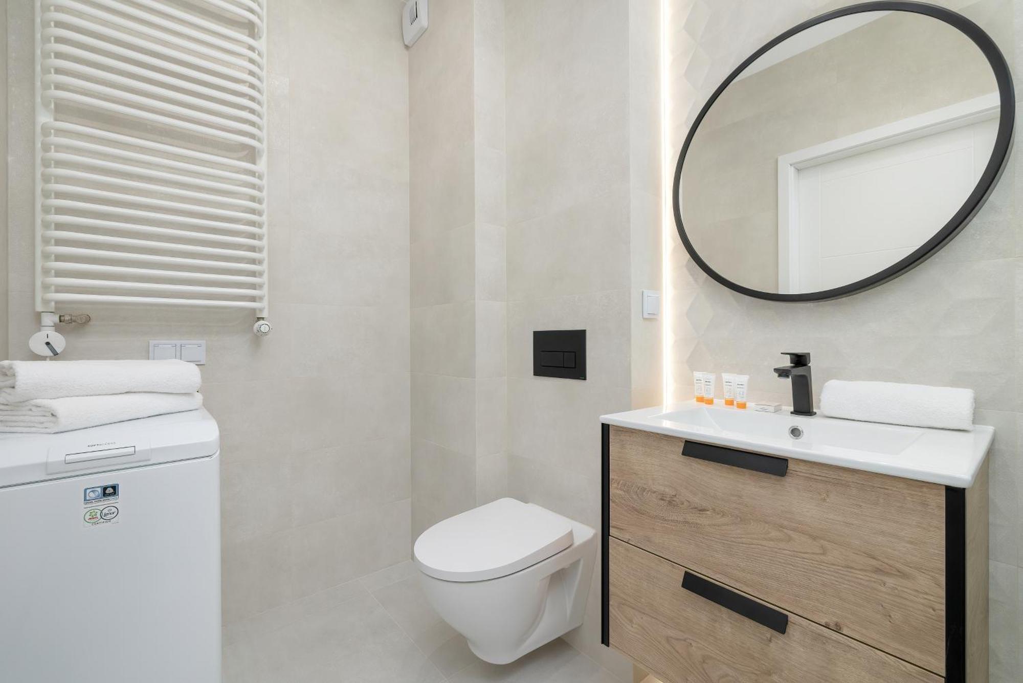 Bright Park Lotnikow Near Tauron Arena By Renters *